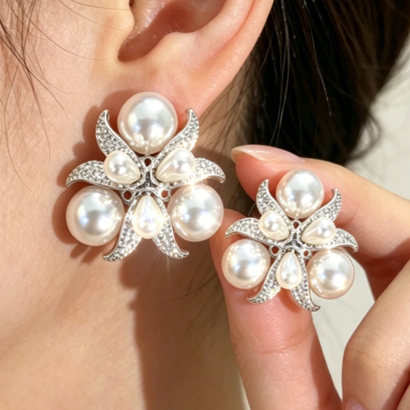 Women's Luxurious Synthetic Zirconia Flower Earrings, Elegant